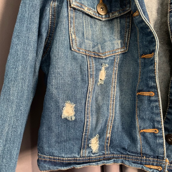 distressed jean jacket medium wash size medium - Picture 3 of 8